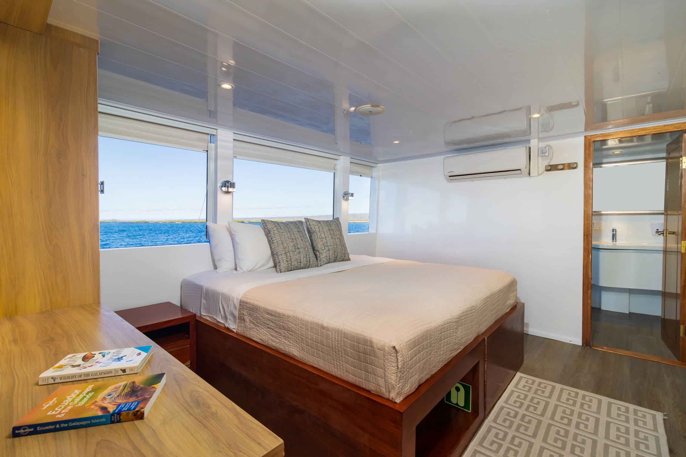 Upper deck king/2 twins Cabin