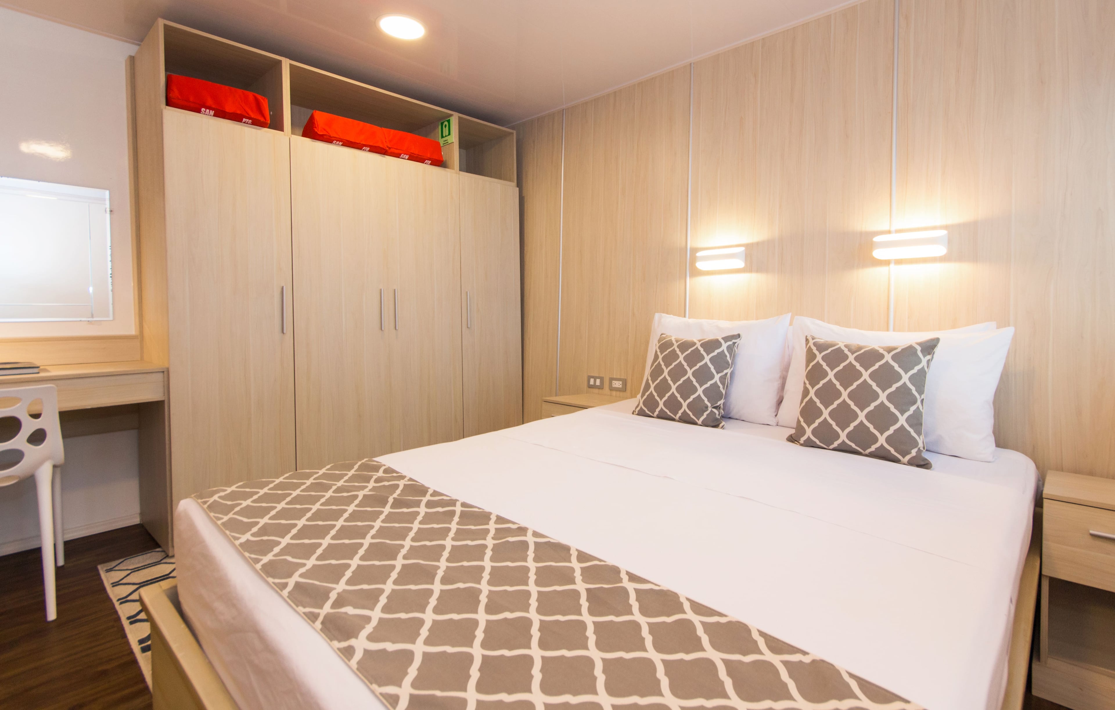 Triple Main Deck Cabin