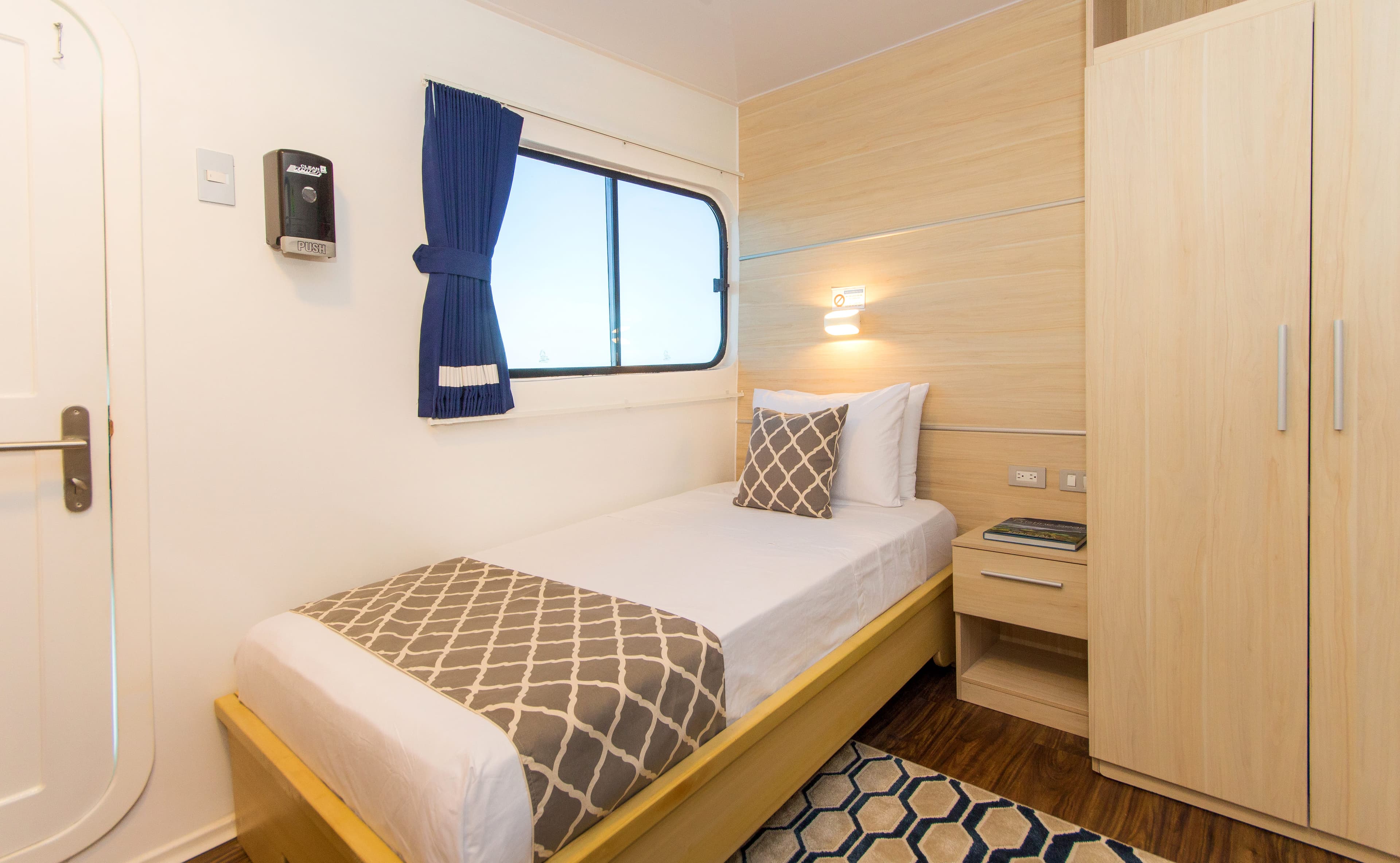 Single Main deck Cabin Cabin
